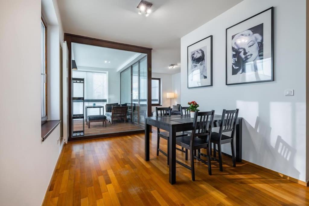 Modern Spacious Flat With A Terrace And A Parking Praga Exterior foto